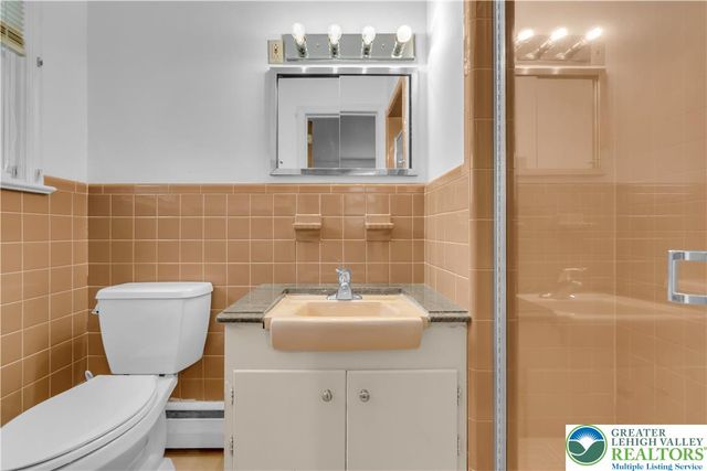 3922 Oakhurst Drive, Upper Saucon Twp, PA 18034