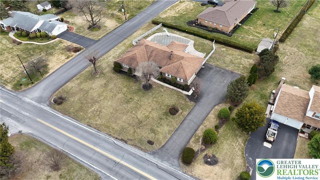 3922 Oakhurst Drive, Upper Saucon Twp, PA 18034