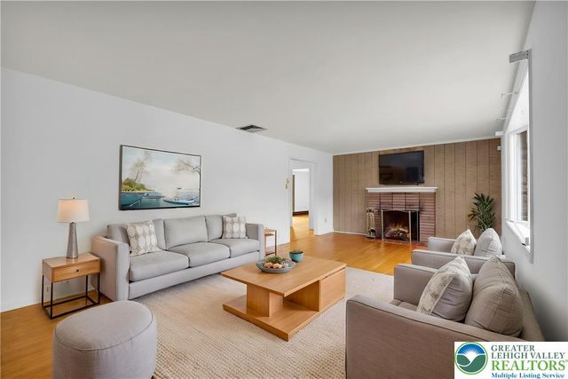 3922 Oakhurst Drive, Upper Saucon Twp, PA 18034