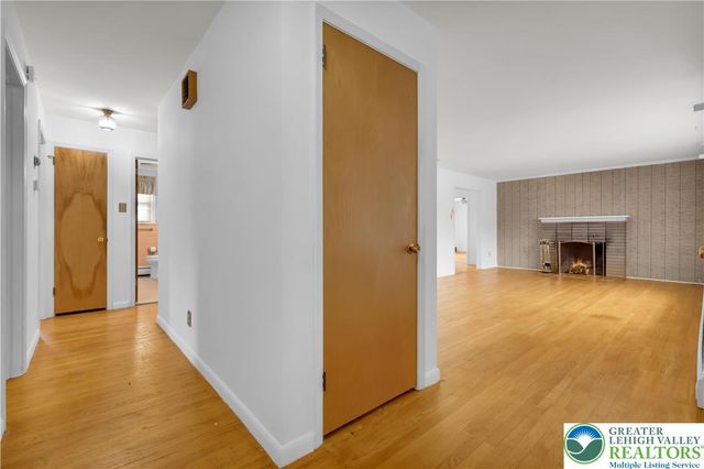 3922 Oakhurst Drive, Upper Saucon Twp, PA 18034