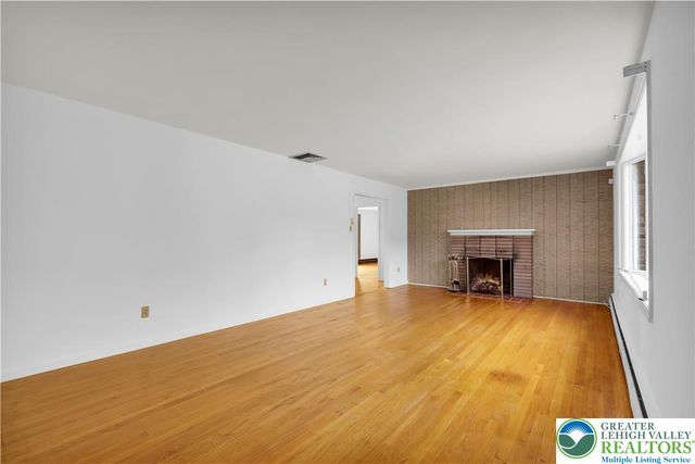 3922 Oakhurst Drive, Upper Saucon Twp, PA 18034