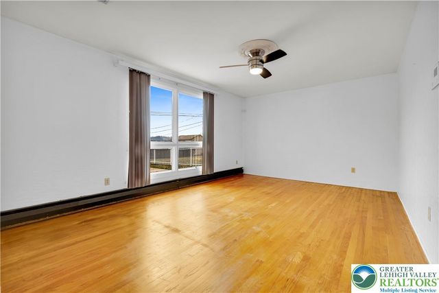 3922 Oakhurst Drive, Upper Saucon Twp, PA 18034