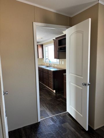 6879 Pr Prairie N, Shallowater, TX 79363