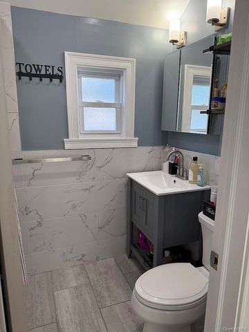 19 9th Avenue, Huntington Station, NY 11746