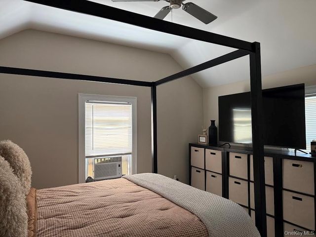 19 9th Avenue, Huntington Station, NY 11746