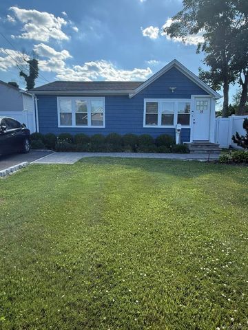 19 9th Avenue, Huntington Station, NY 11746