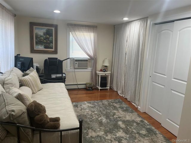 19 9th Avenue, Huntington Station, NY 11746