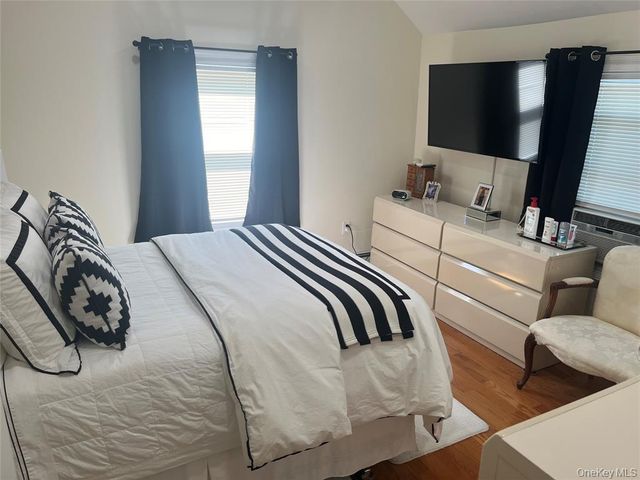 19 9th Avenue, Huntington Station, NY 11746