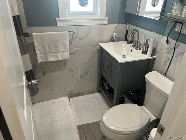 19 9th Avenue, Huntington Station, NY 11746
