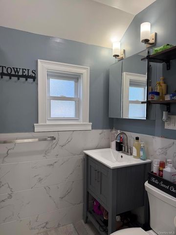 19 9th Avenue, Huntington Station, NY 11746