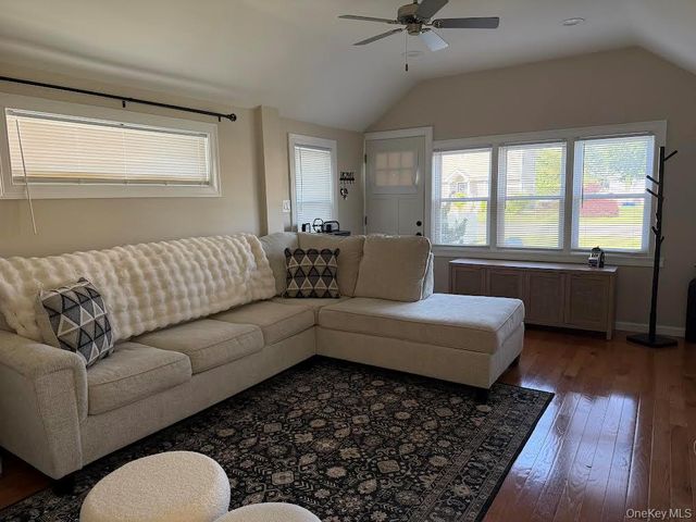 19 9th Avenue, Huntington Station, NY 11746