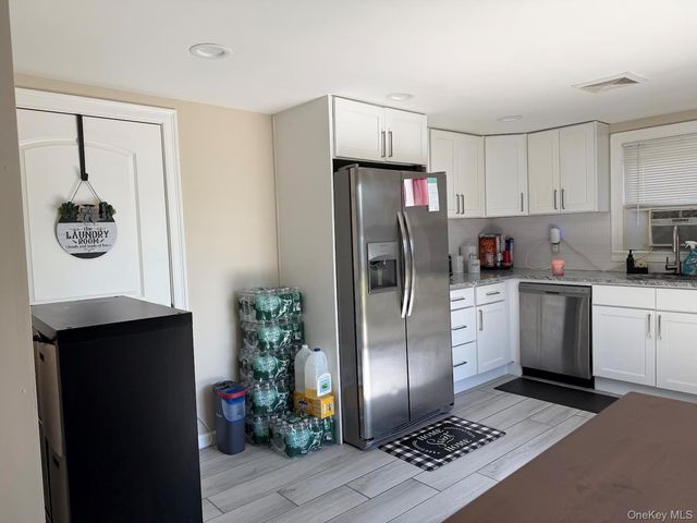 19 9th Avenue, Huntington Station, NY 11746