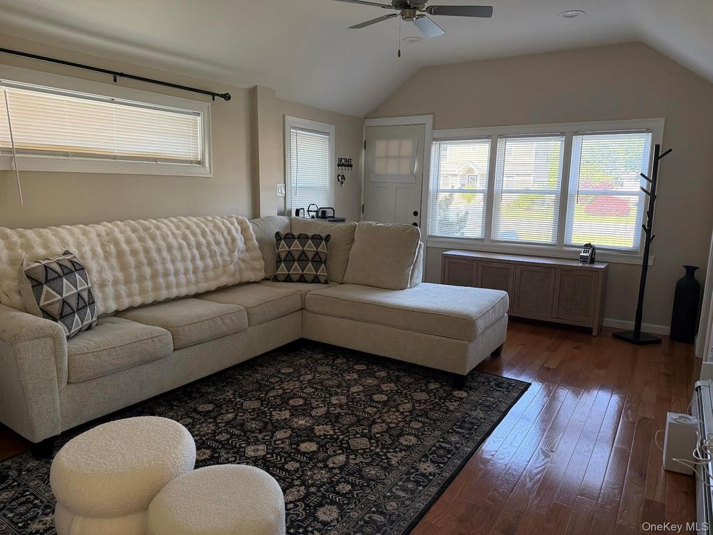 19 9th Avenue, Huntington Station, NY 11746 — exterior