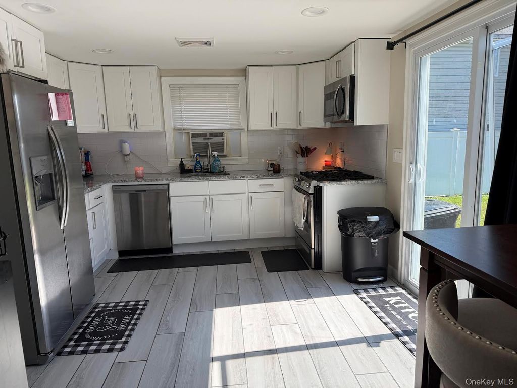 19 9th Avenue, Huntington Station, NY 11746 — photo 2