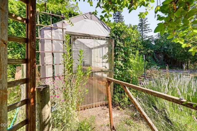 840 Harmony Lane, Ashland, OR 97520
