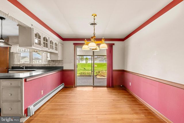 2566 GOLDEN DR, East Petersburg, PA 17520