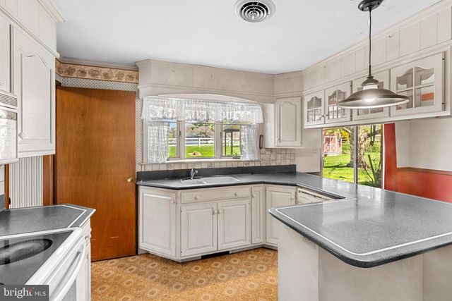 2566 GOLDEN DR, East Petersburg, PA 17520