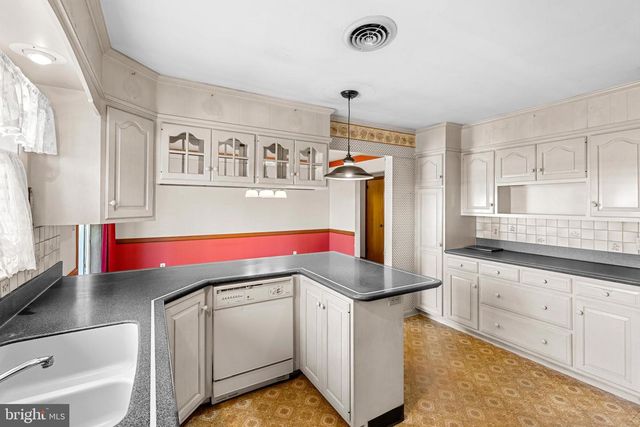 2566 GOLDEN DR, East Petersburg, PA 17520