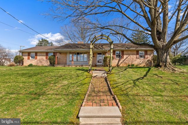 2566 GOLDEN DR, East Petersburg, PA 17520