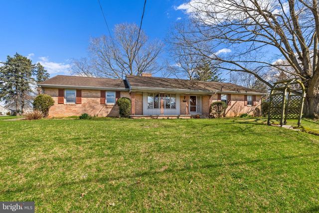 2566 GOLDEN DR, East Petersburg, PA 17520