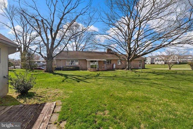 2566 GOLDEN DR, East Petersburg, PA 17520