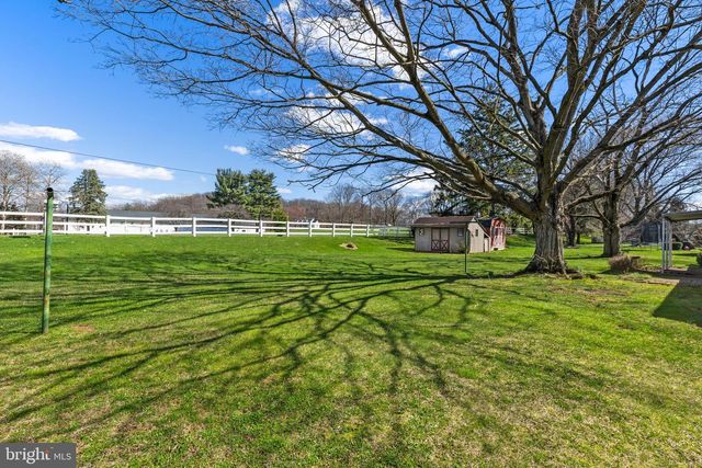 2566 GOLDEN DR, East Petersburg, PA 17520
