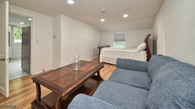 29 Oldham Rd, Wayne Twp., NJ 07470