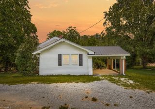927 Brooklyn Avenue Extension, Ramseur, NC 27316