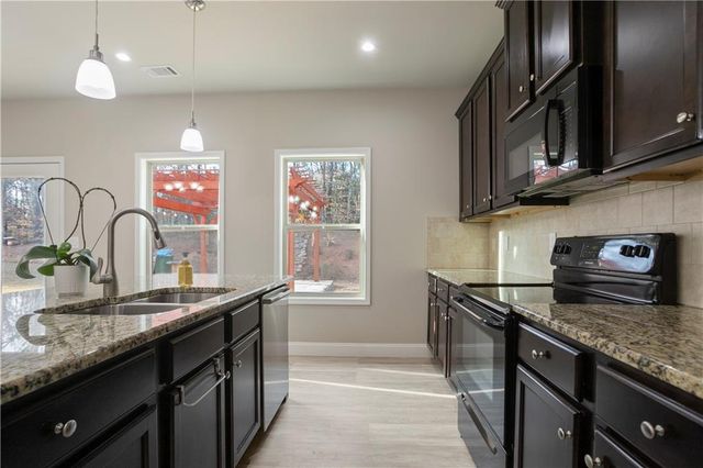 811 Walnut Woods Drive, Braselton, GA 30517