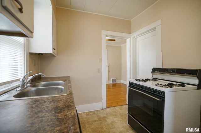 511 W LOUCKS Avenue, Peoria, IL 61603
