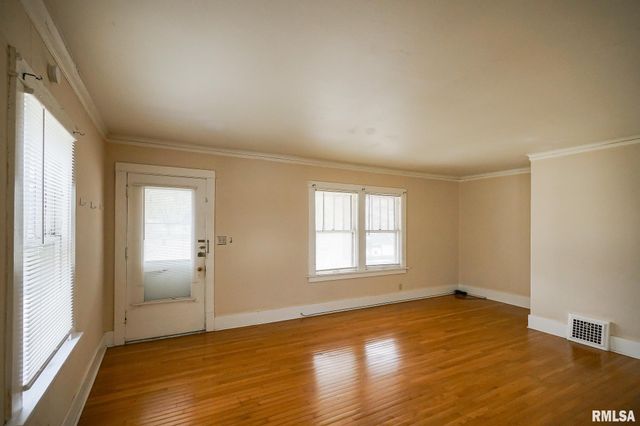 511 W LOUCKS Avenue, Peoria, IL 61603