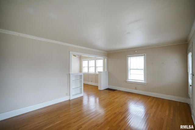 511 W LOUCKS Avenue, Peoria, IL 61603