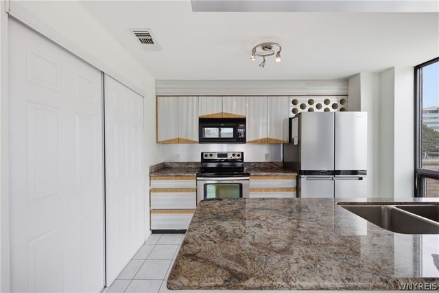 207 Admirals Circle, Buffalo, NY 14202