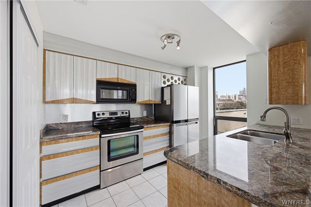 207 Admirals Circle, Buffalo, NY 14202