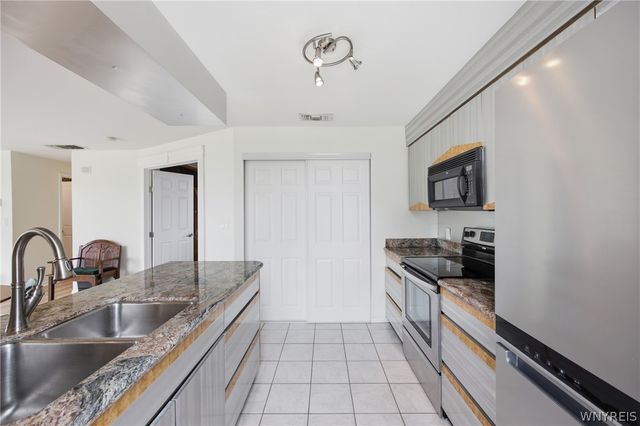 207 Admirals Circle, Buffalo, NY 14202