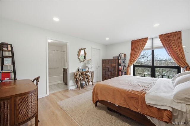 207 Admirals Circle, Buffalo, NY 14202
