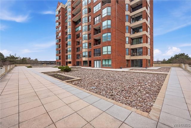 207 Admirals Circle, Buffalo, NY 14202