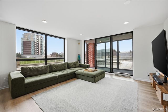 207 Admirals Circle, Buffalo, NY 14202