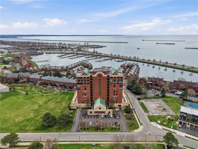 207 Admirals Circle, Buffalo, NY 14202