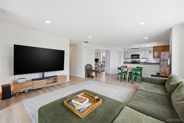 207 Admirals Circle, Buffalo, NY 14202