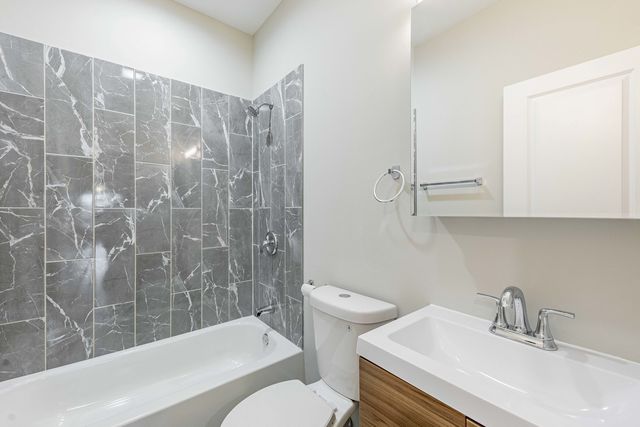 3029 W Washington Boulevard 2, Chicago, IL 60612