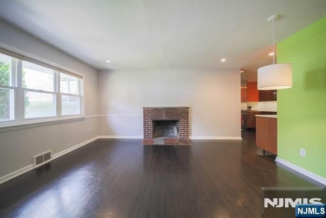 322 Hickory A, Bergenfield, NJ 07621