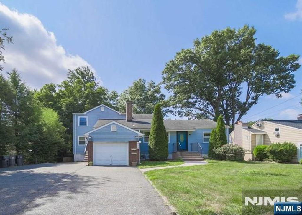 322 Hickory A, Bergenfield, NJ 07621