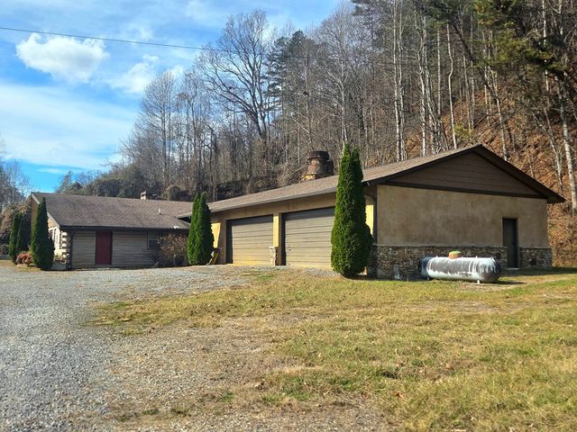 6785 Airport Road, Andrews, NC 28901