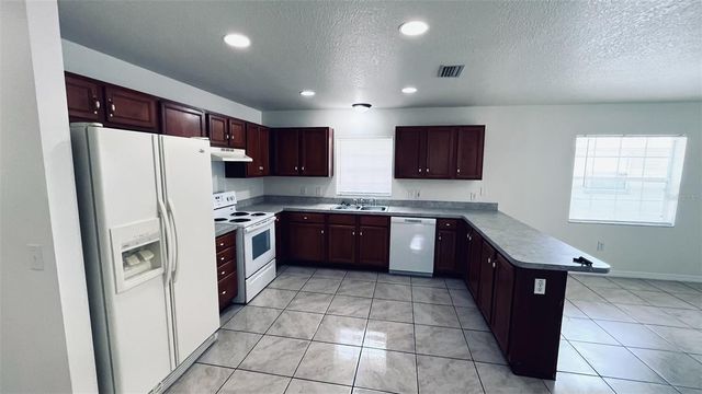 4737 5TH STREET, Zephyrhills, FL 33542