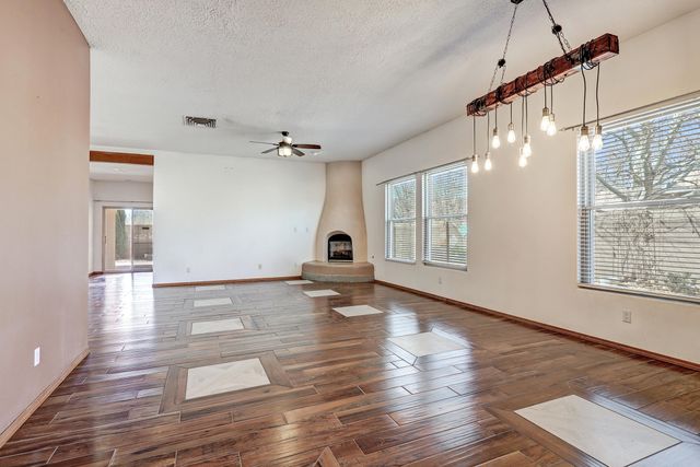 209 Manhattan Place NW, Albuquerque, NM 87104