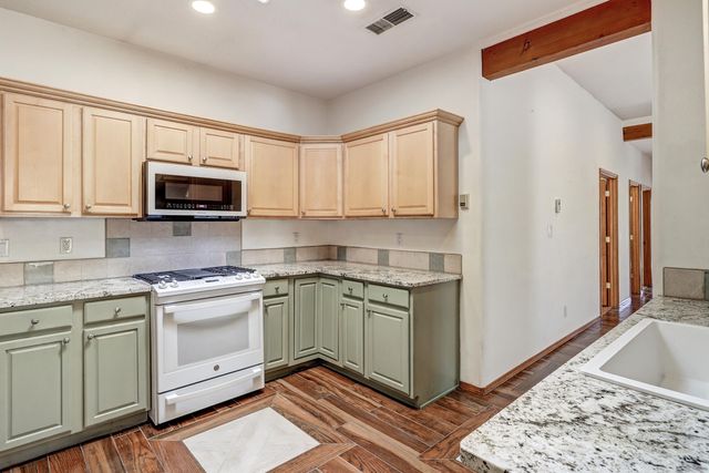 209 Manhattan Place NW, Albuquerque, NM 87104