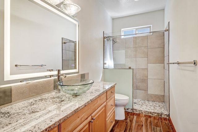 209 Manhattan Place NW, Albuquerque, NM 87104