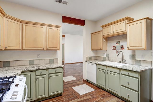 209 Manhattan Place NW, Albuquerque, NM 87104