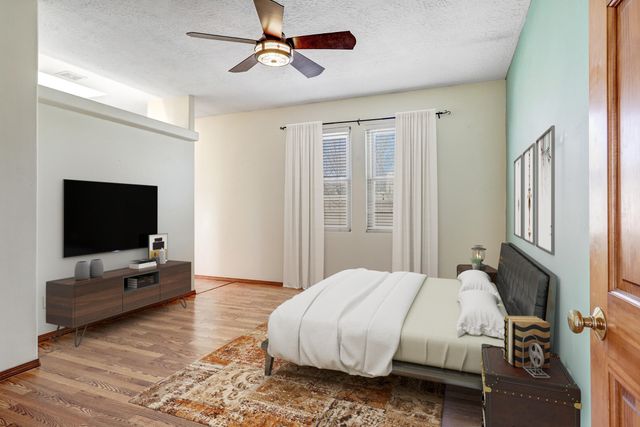 209 Manhattan Place NW, Albuquerque, NM 87104